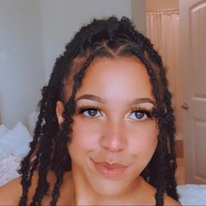 Meet your Posher, Courtney